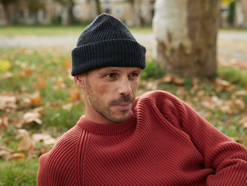 Pétrone bonnet homme porté gris anthracite chiné