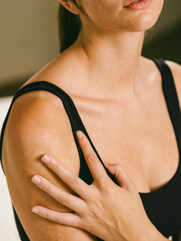 Pétrone brassière croisée noir femme