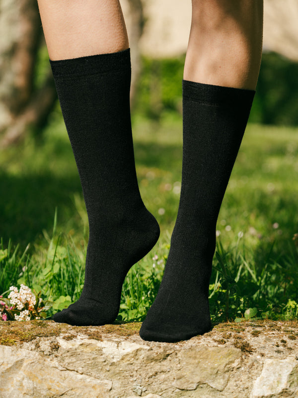Pétrone chaussettes lin coton noir femme