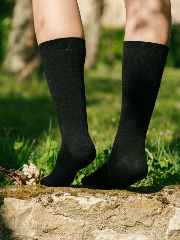 Pétrone chaussettes lin coton noir femme