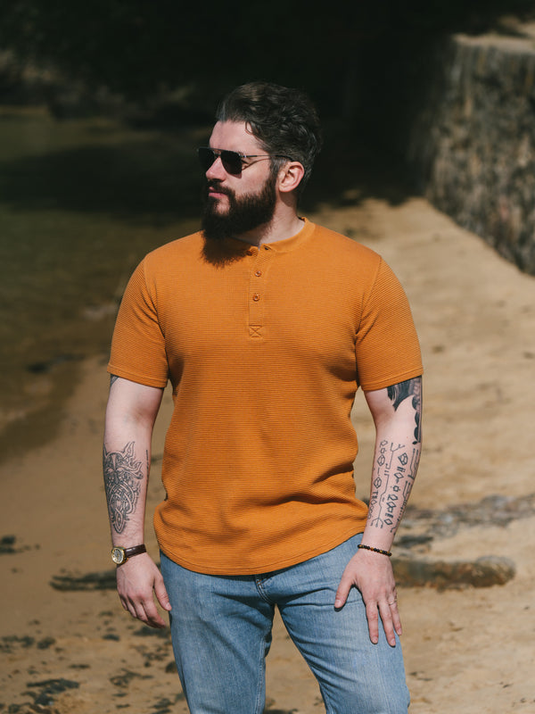 Pétrone Henley cormac manches courtes coton bio Tencel ocre homme