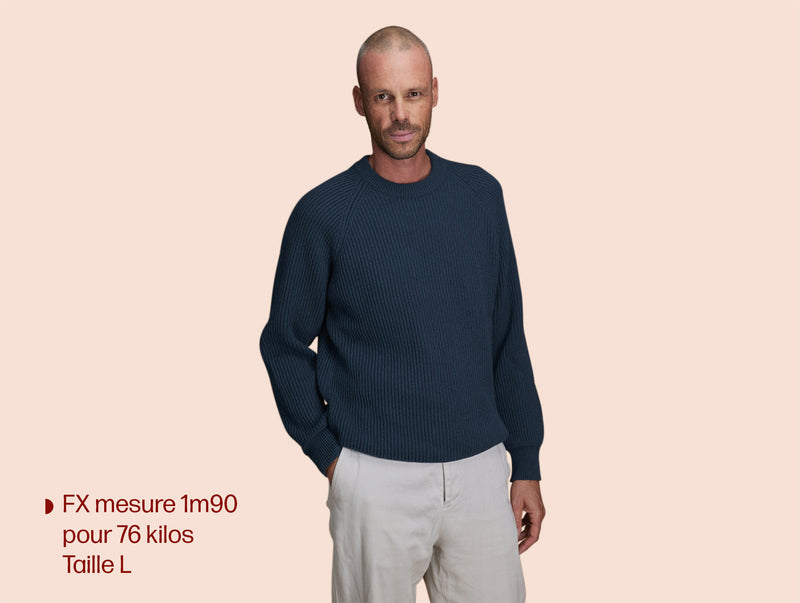 Pétrone Pull Réconfortant homme porté bleu pétrole