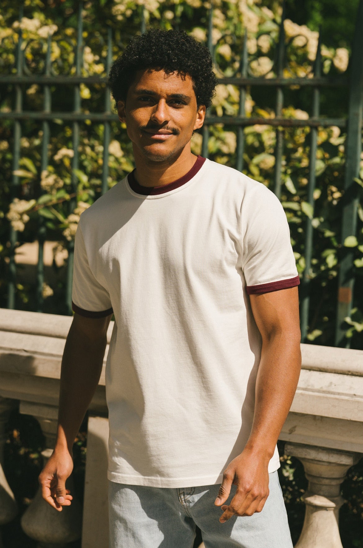 Pétrone T-shirt homme varsity contrasté blanc crème bordeaux coton biologique Tencel Lyocell