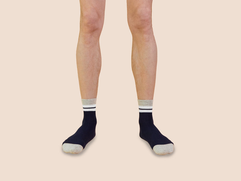 Petrone-chaussettes-tennis-coton-bio-retro-basses-homme-bleu marine-gris clair-portées