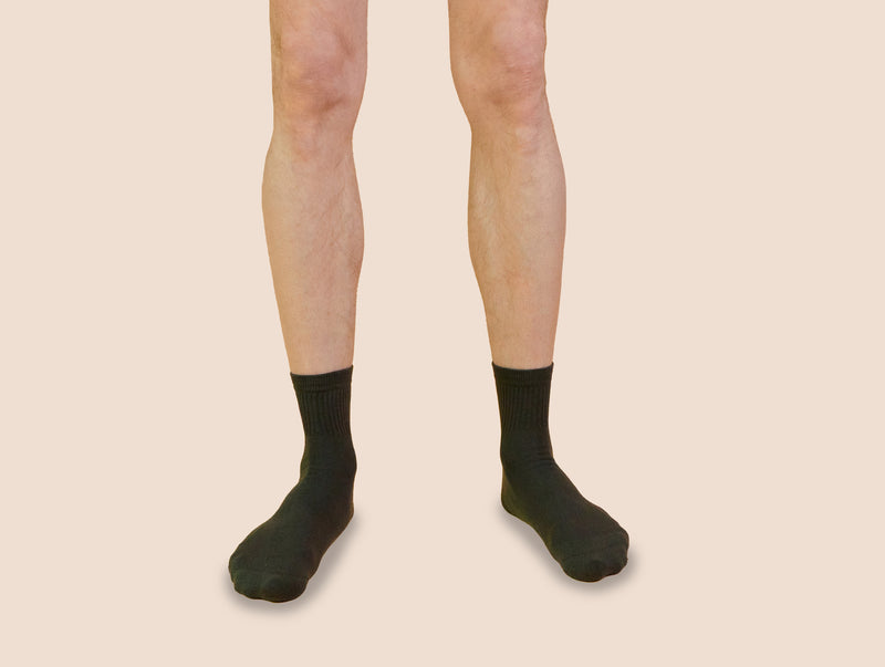Petrone-chaussettes-tennis-coton-bio-unies-basses-homme-vert kaki-portées