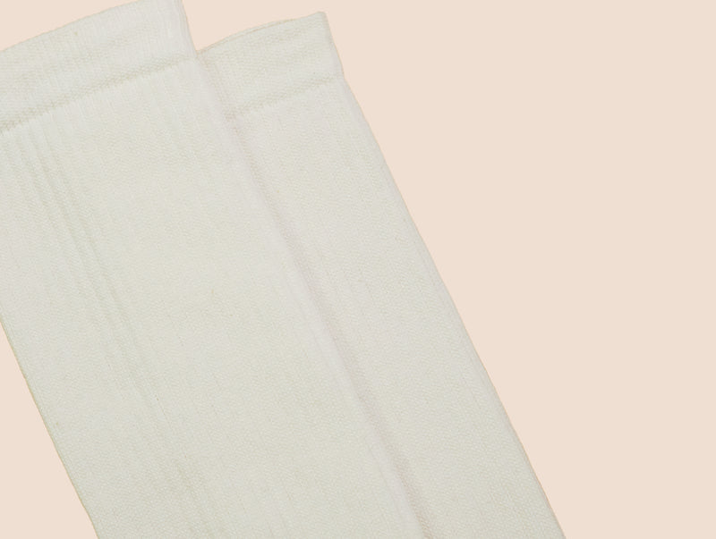 Petrone-chaussettes-tennis-coton-bio-unies-hautes-homme-blanc crème-posees