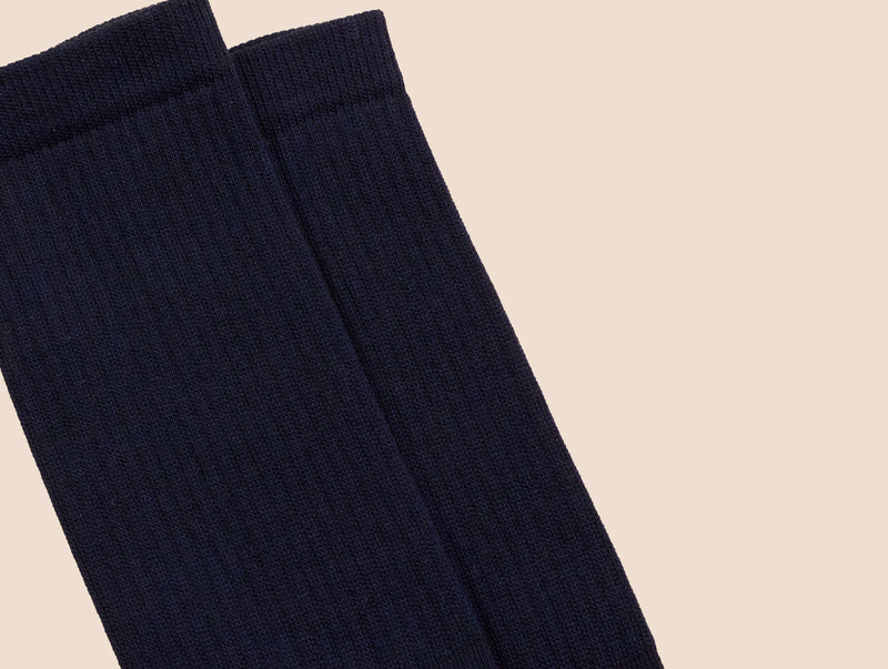 Petrone-chaussettes-tennis-coton-bio-unies-hautes-homme-bleu marine-posees