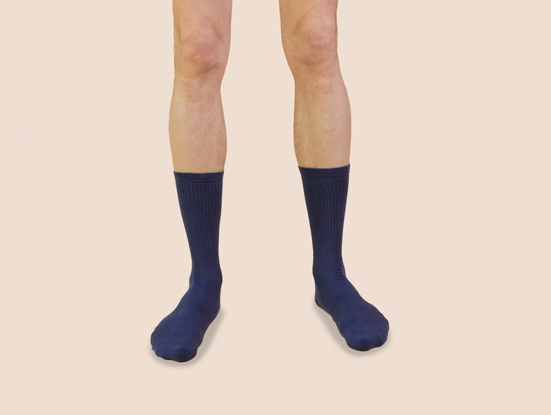 Petrone-chaussettes-tennis-coton-bio-unies-hautes-homme-bleu acier-portées