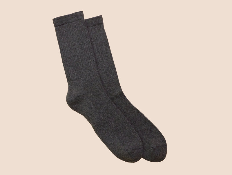 Petrone-chaussettes-tennis-coton-bio-unies-hautes-homme-gris anthracite chiné-posees