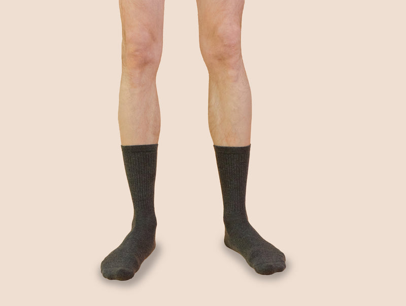 Petrone-chaussettes-tennis-coton-bio-unies-hautes-homme-gris anthracite chiné-portées