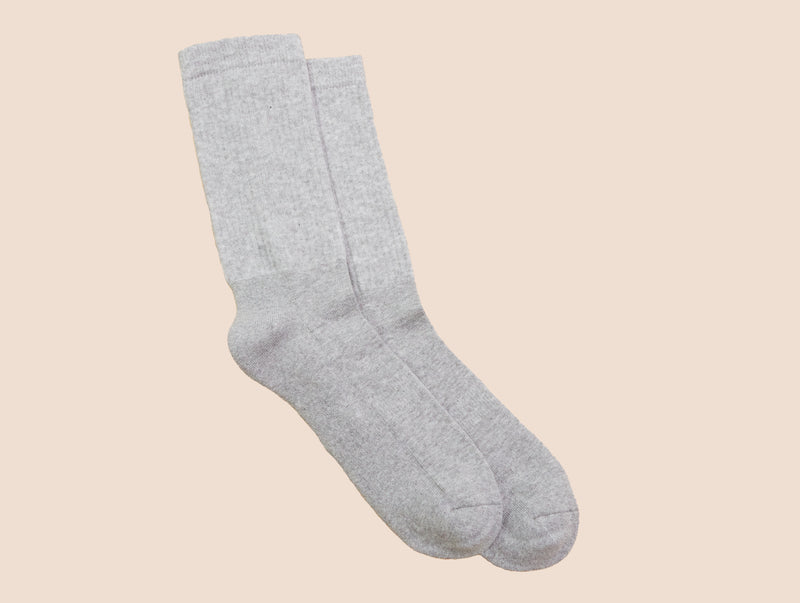 Petrone-chaussettes-tennis-coton-bio-unies-hautes-homme-gris clair chiné-posees