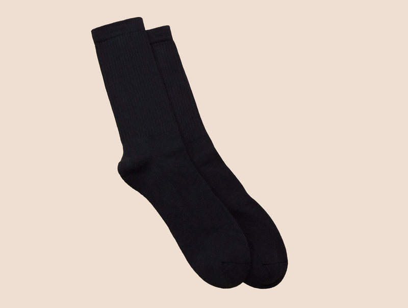 Petrone-chaussettes-tennis-coton-bio-unies-hautes-homme-noir-posees